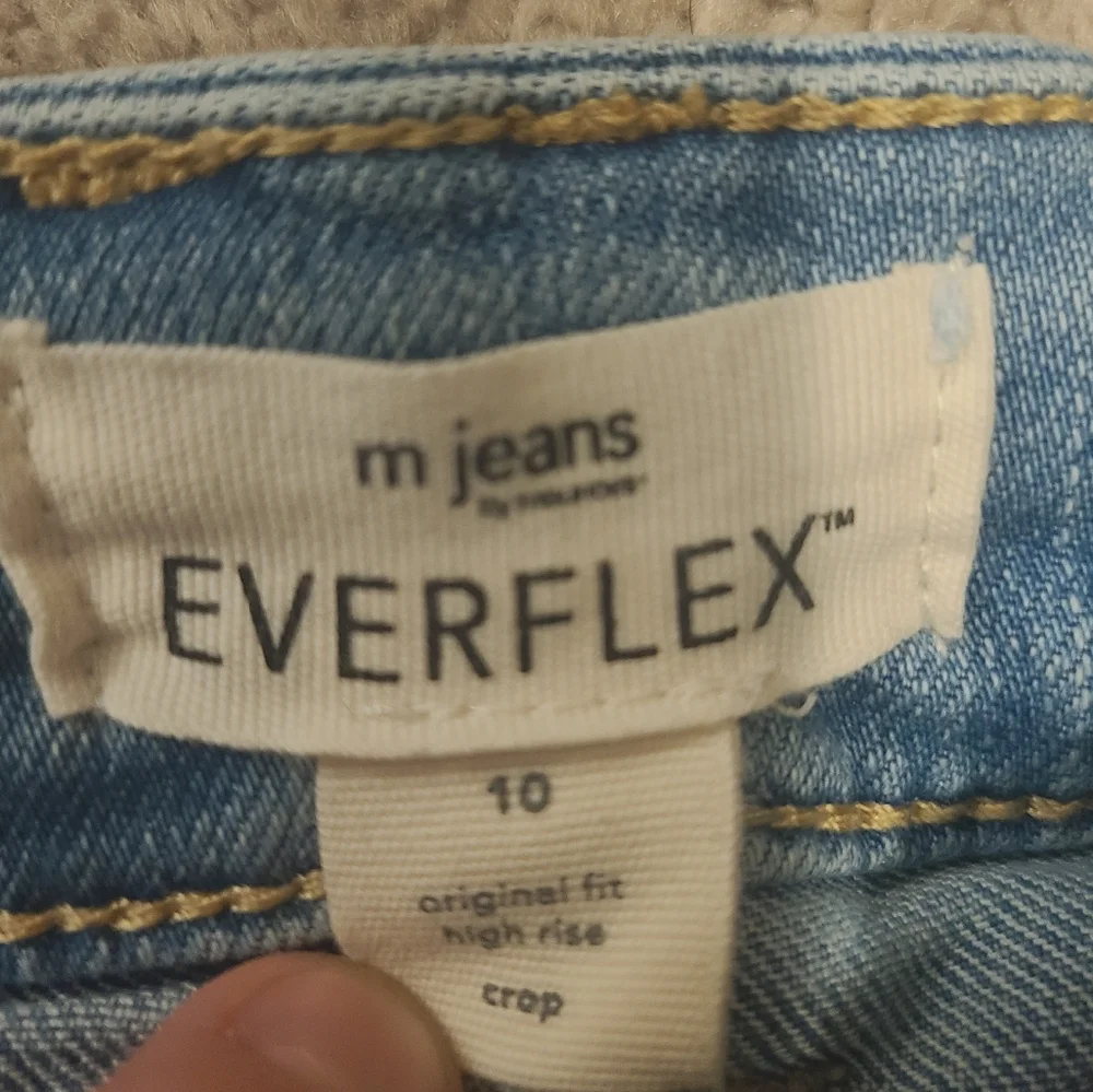 Light Blue Cropped Jeans - Picture 2 of 4